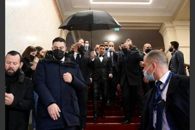 世界杯安装教程-【早报】卷！英超三杰本轮全胜！米兰双雄紧追榜首！