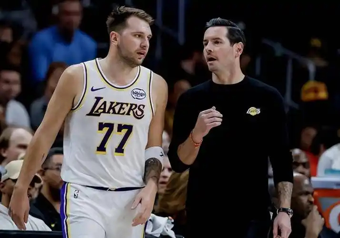 世界杯手机直播-下课？雷迪克下课湖人？尘埃落定，东契奇被换下，谁注意他反应|詹姆斯|奥斯汀-里弗斯|卢卡-东契奇|洛杉矶湖人队|JJ-雷迪克_新浪体育_新浪新闻