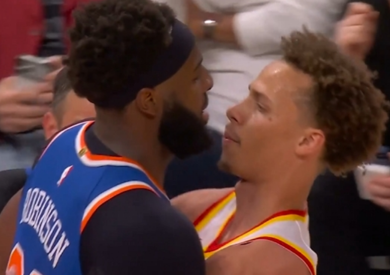 世界杯安装教程-NBA官方罚单:罗宾逊丹尼尔斯冲突各罚5万和2.5万 均无需禁赛